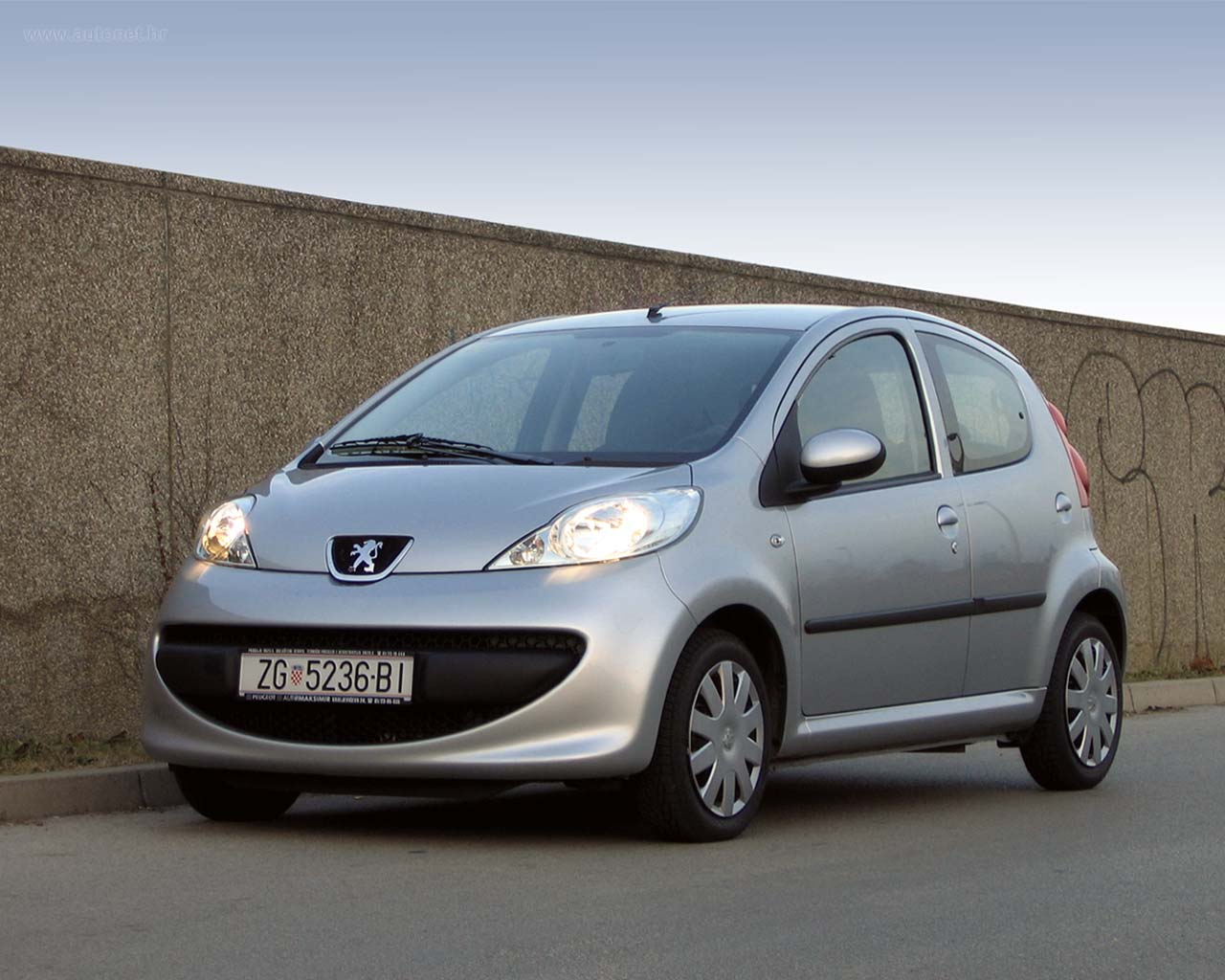 Peugeot-107-1.4-HDi-Trendy-1280x1024.jpg